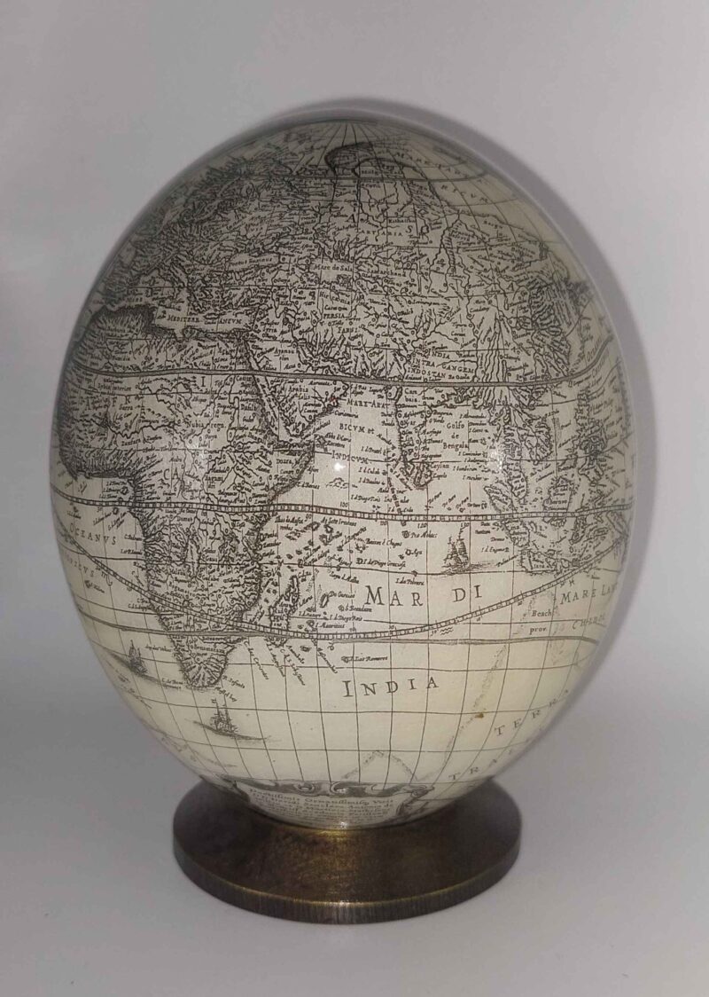 Mappa del mondo con striscia di design in bianco e nero F03/M13